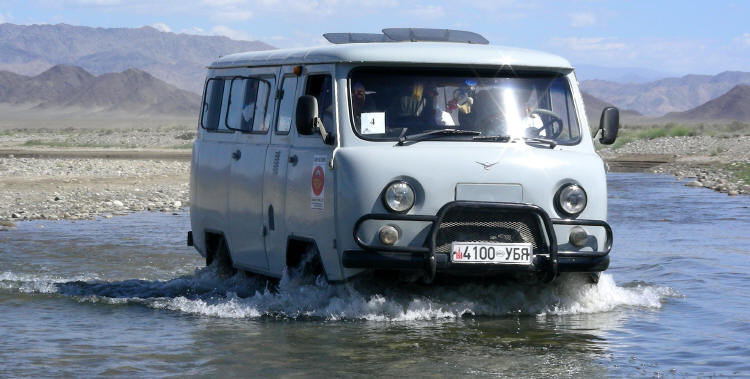 dscn0667_auto_im_fluss