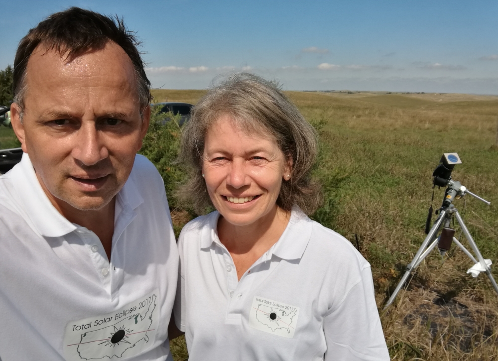 robi_susi_finsternis_selfie