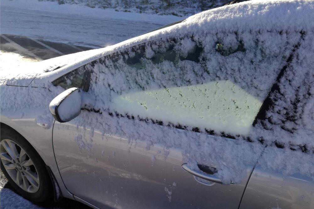 auto_mit_schnee